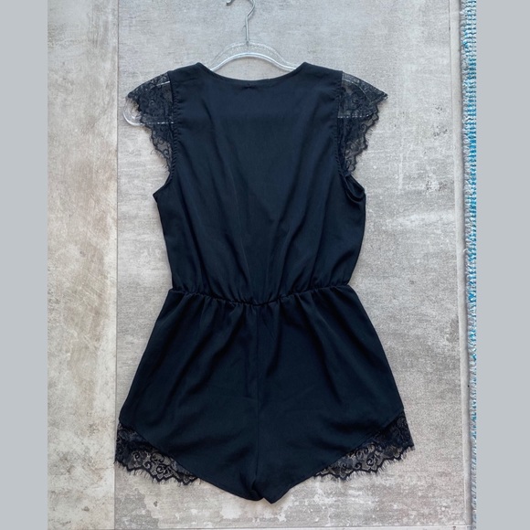 Women’s Flirty Chic Black Lace Romper Size Small - Picture 5 of 8